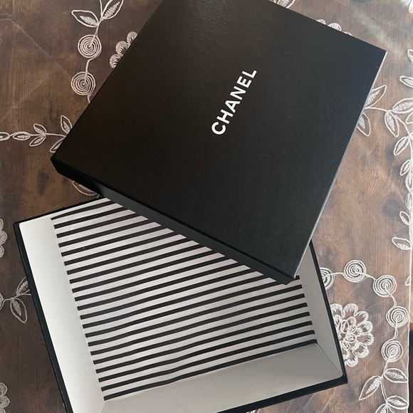 Chanel 11 x 13 black designer box. - Picture 3 of 10